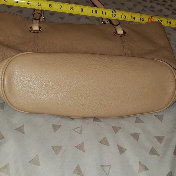 💕🔥Beige Michael Kors Bag Tote🔥💕 - Picture 8 of 12